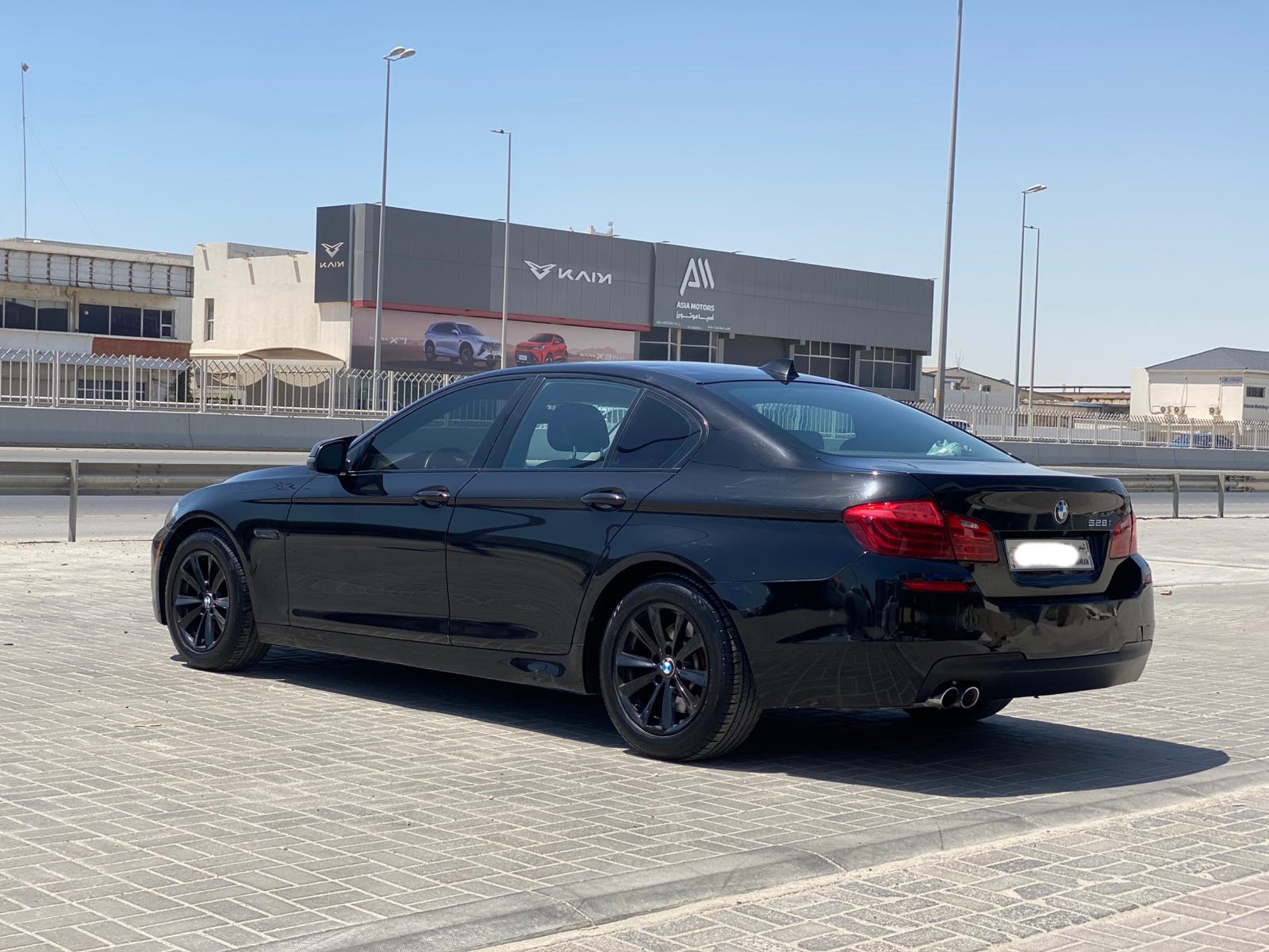 BMW 528i 2015 (أسود)