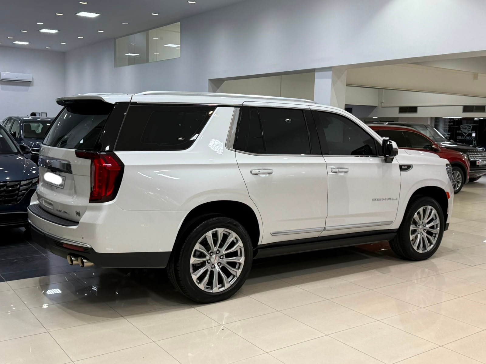 GMC Yukon Denali 2024 (White)
