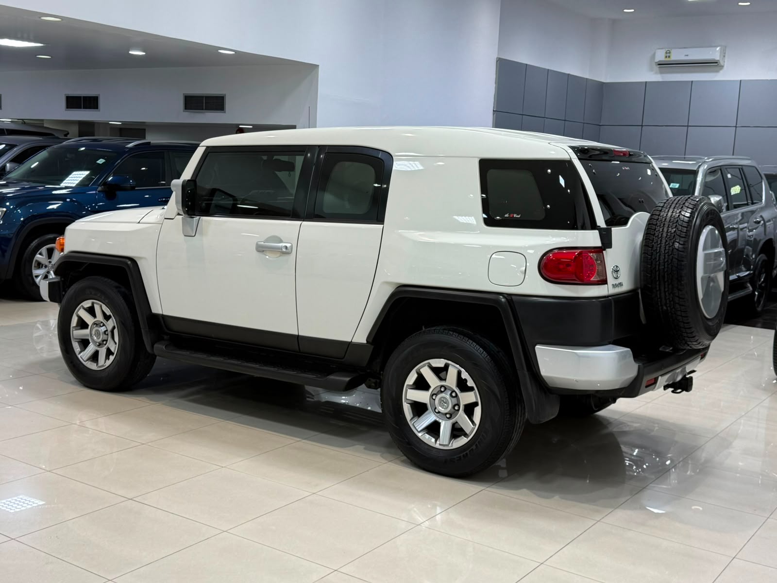 Toyota FJ Cruiser 2016 (White)