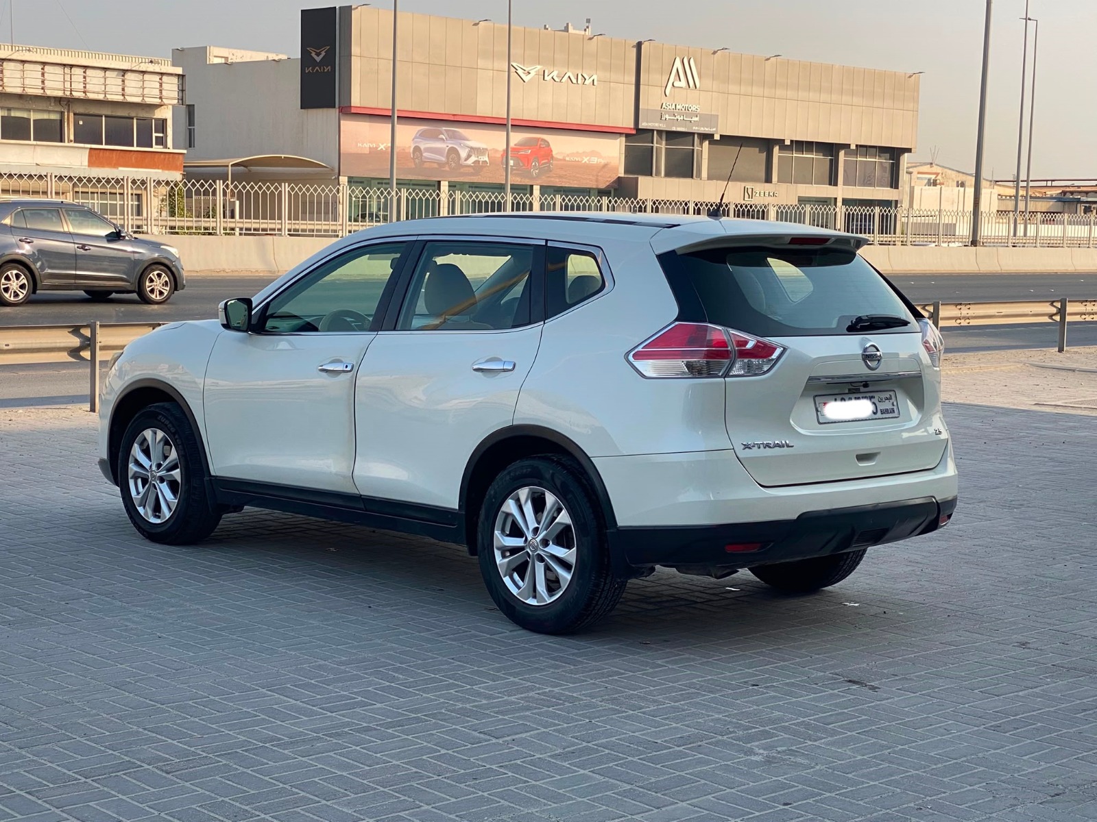 Nissan X-Trail 2016 (White)