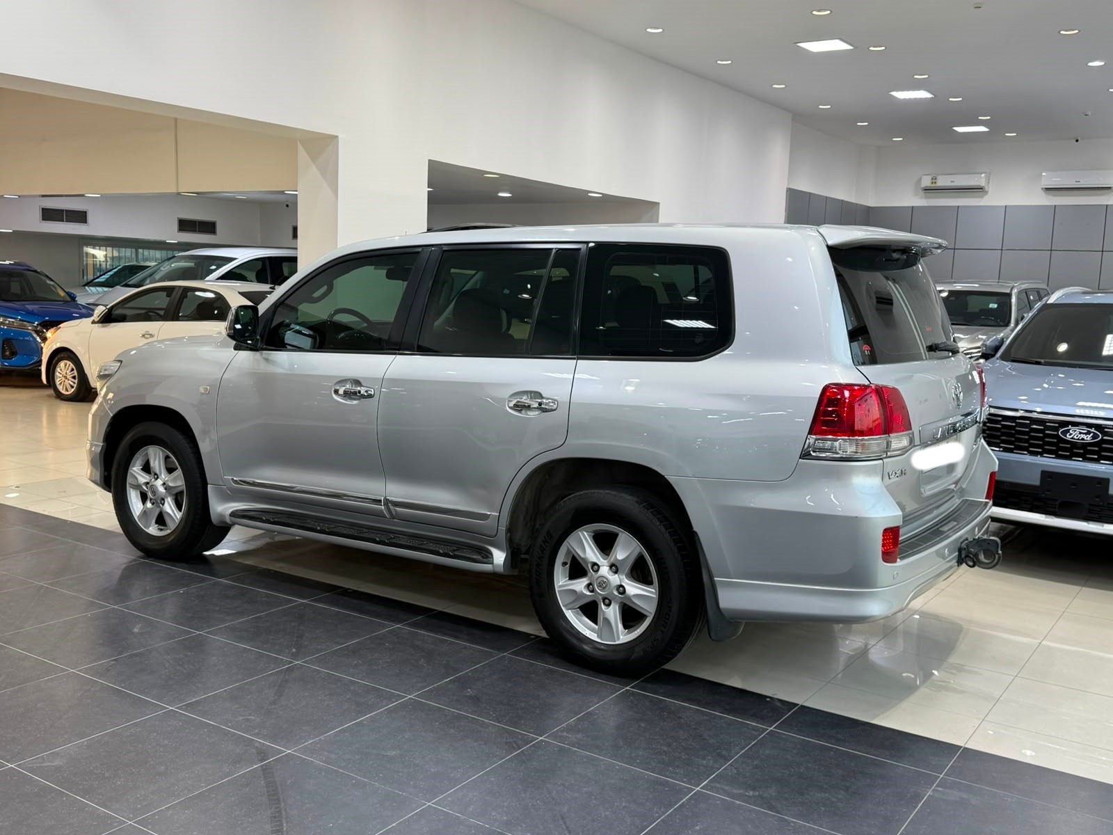 Toyota Land Cruiser VX-R 2010 (Silver)
