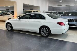 Mercedes Benz E-200 / 2017 (White)