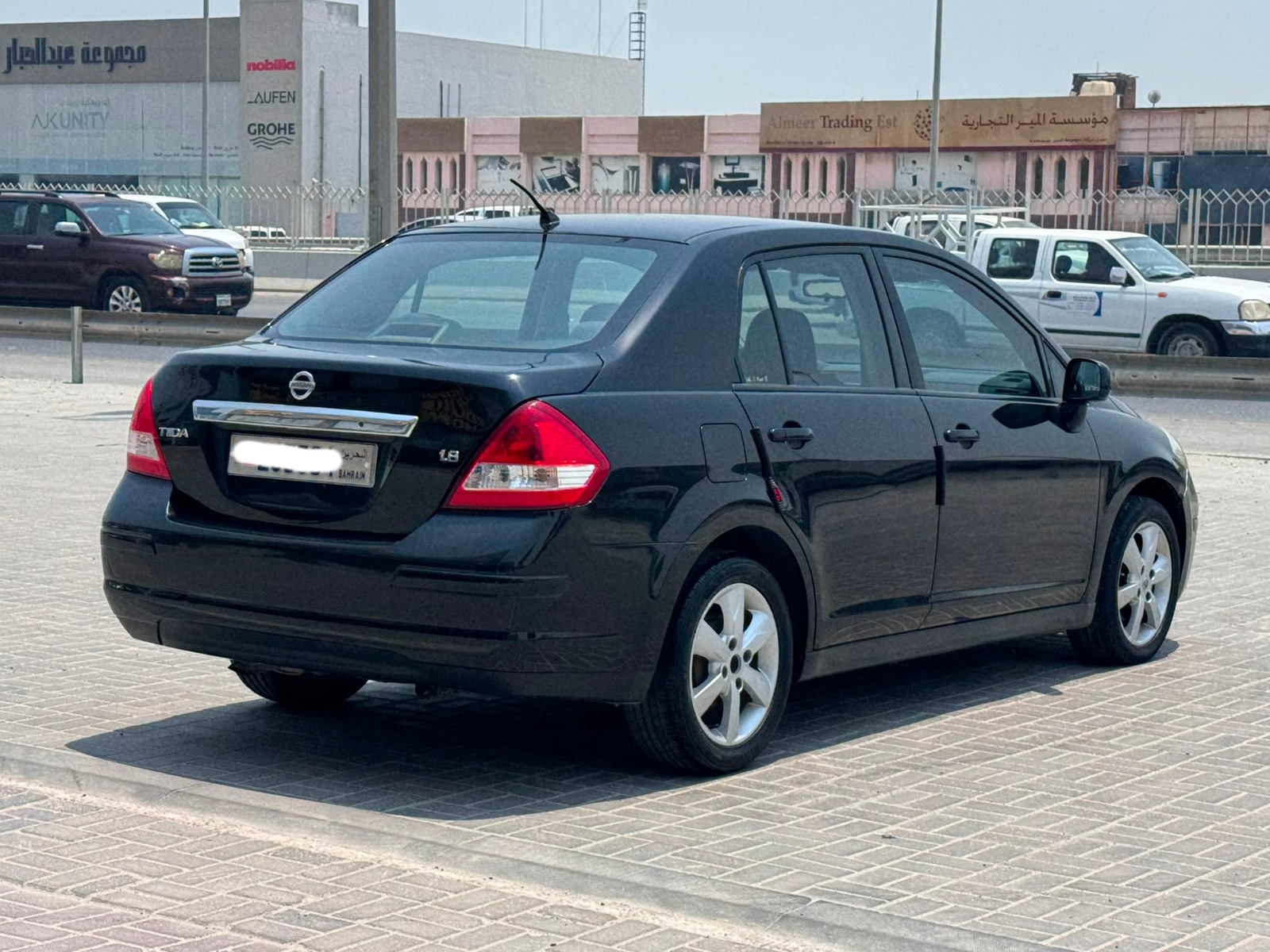 NISSAN TIIDA 2011 BLACK