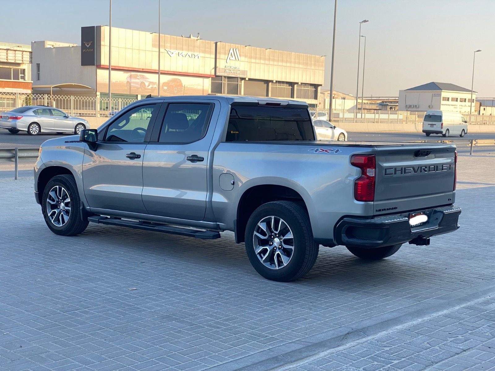 Chevrolet Silverado 2023 (Grey)