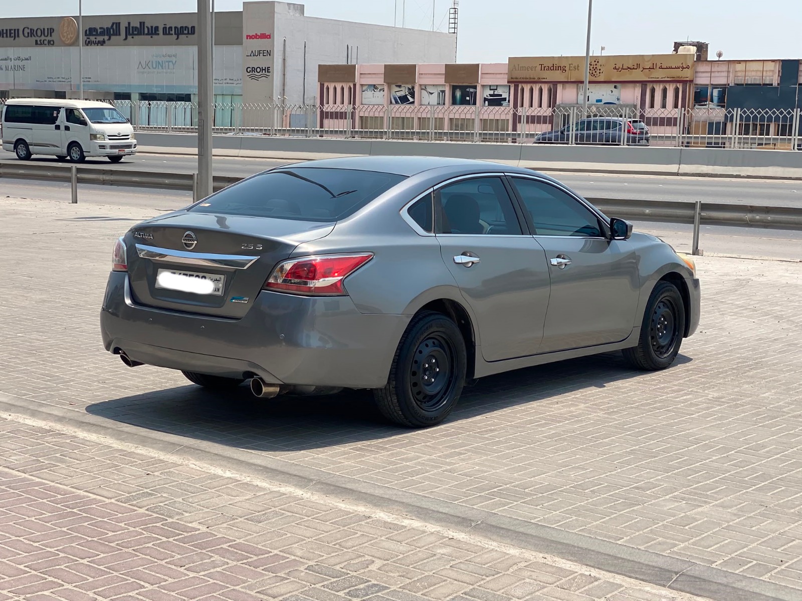 Nissan Altima 2016 (Grey)