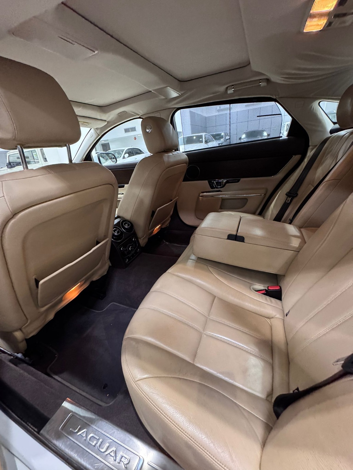 Jaguar XJ 2014 (White)