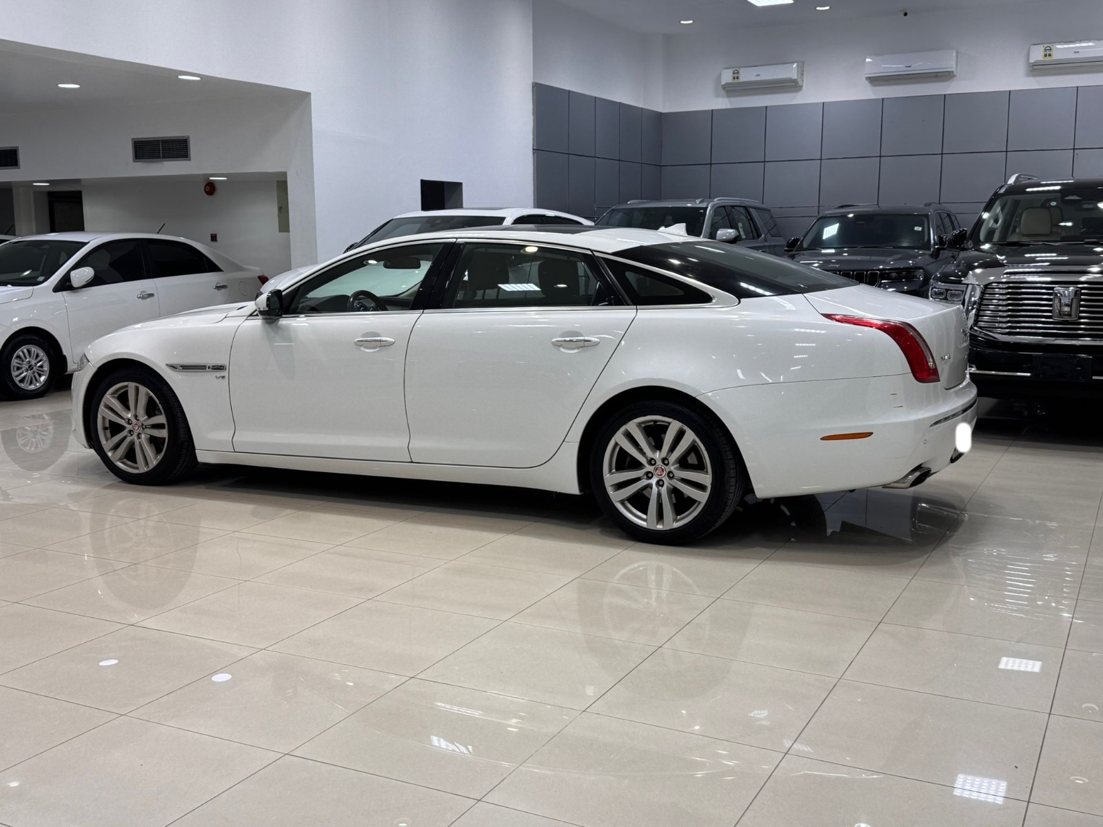 Jaguar XJ 2014 (White)
