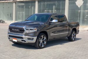 Chevrolet Silverado LT 2020 (Black)