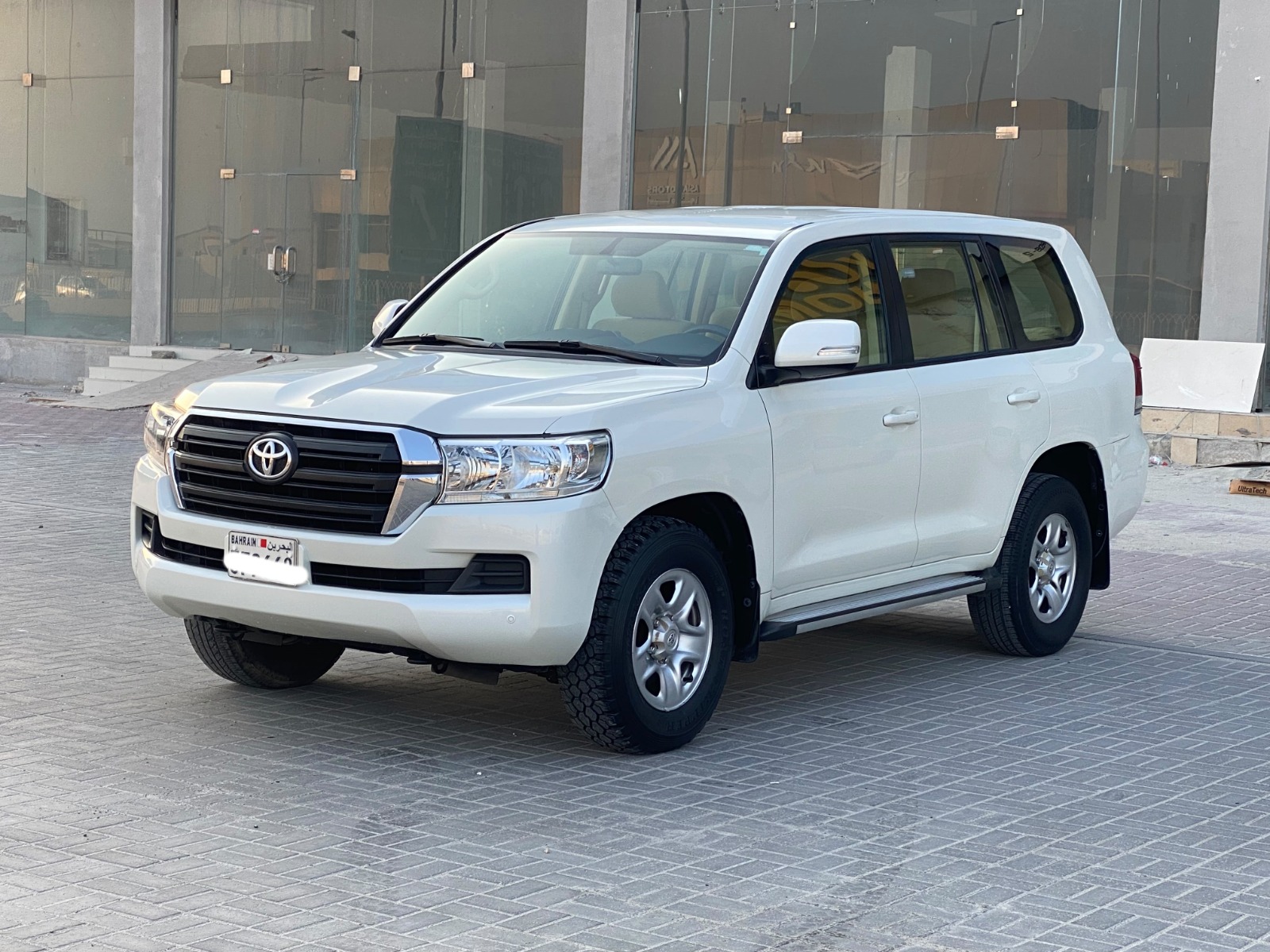 Toyota Land Cruiser G 2016 (White)
