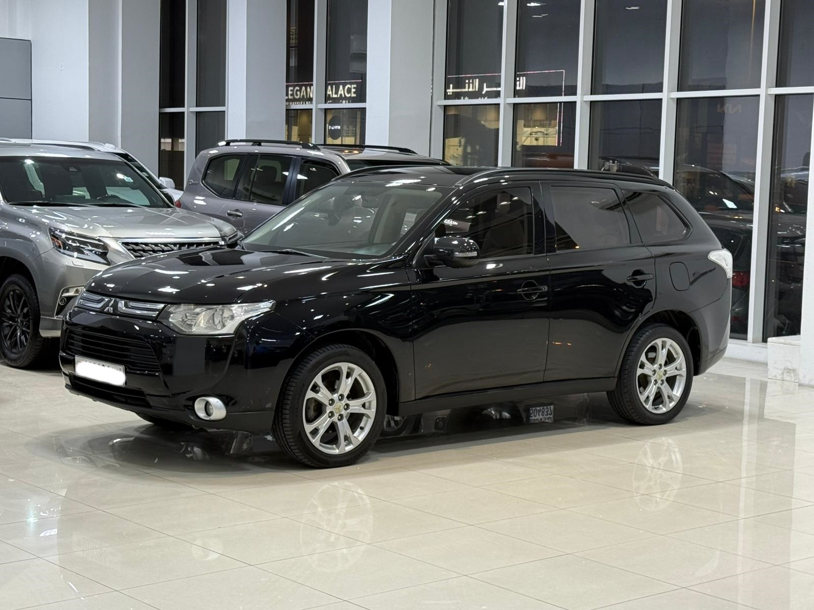 Mitsubishi Outlander 2014 (Black)