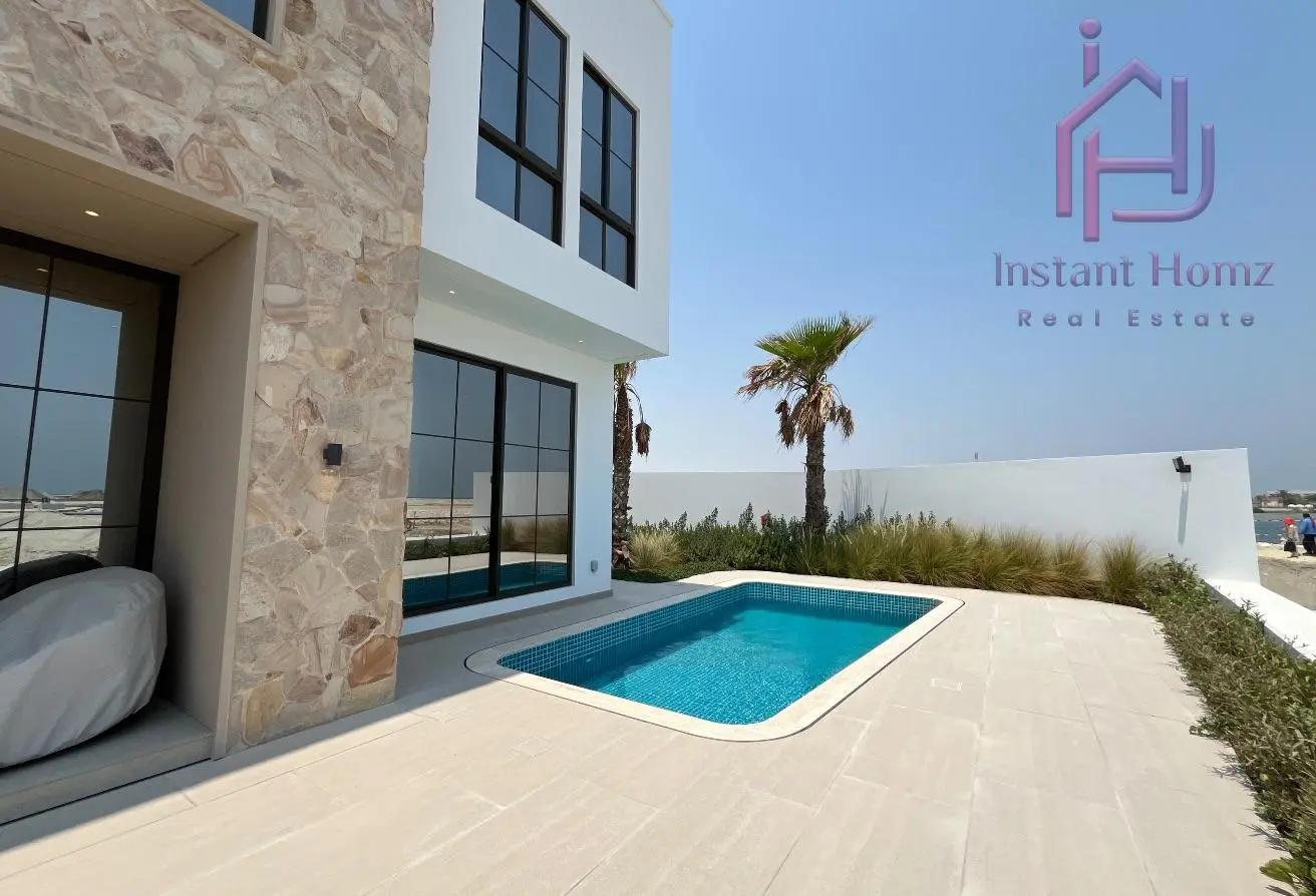 Luxury Seafront Villa in Ras Hayan