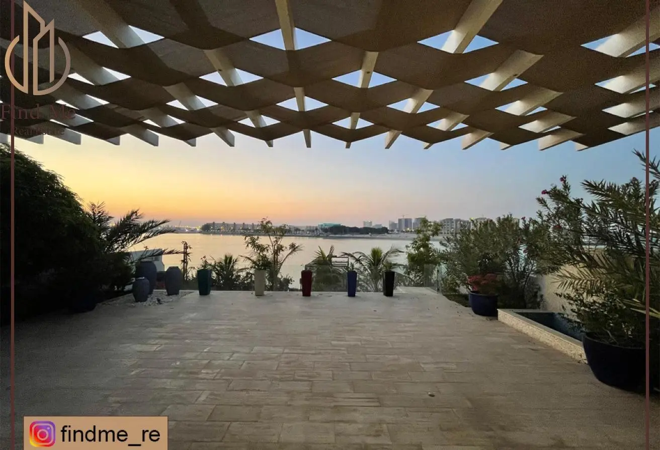 Luxurious 4-Bedroom Villa for Sale on the Sea in Dilmunia