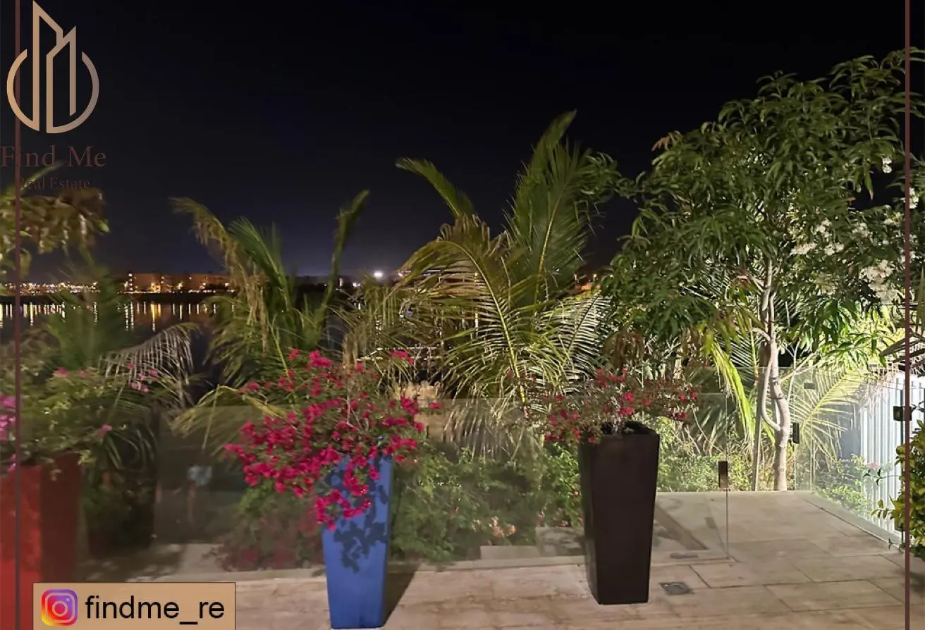 Luxurious 4-Bedroom Villa for Sale on the Sea in Dilmunia