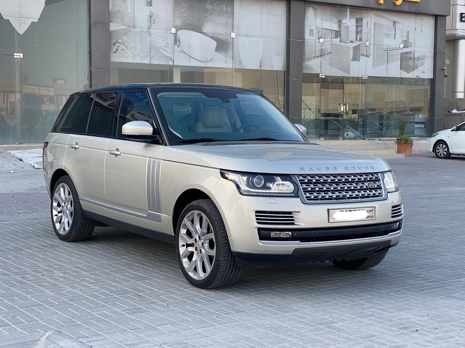 Range Rover Vogue SE 2014 (Gold)