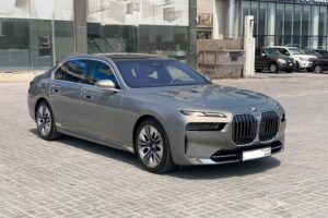 BMW 735i 2023 (Gold)