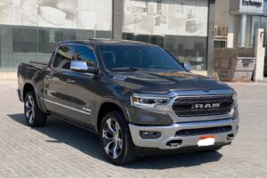 Chevrolet Silverado LT 2020 (Black)