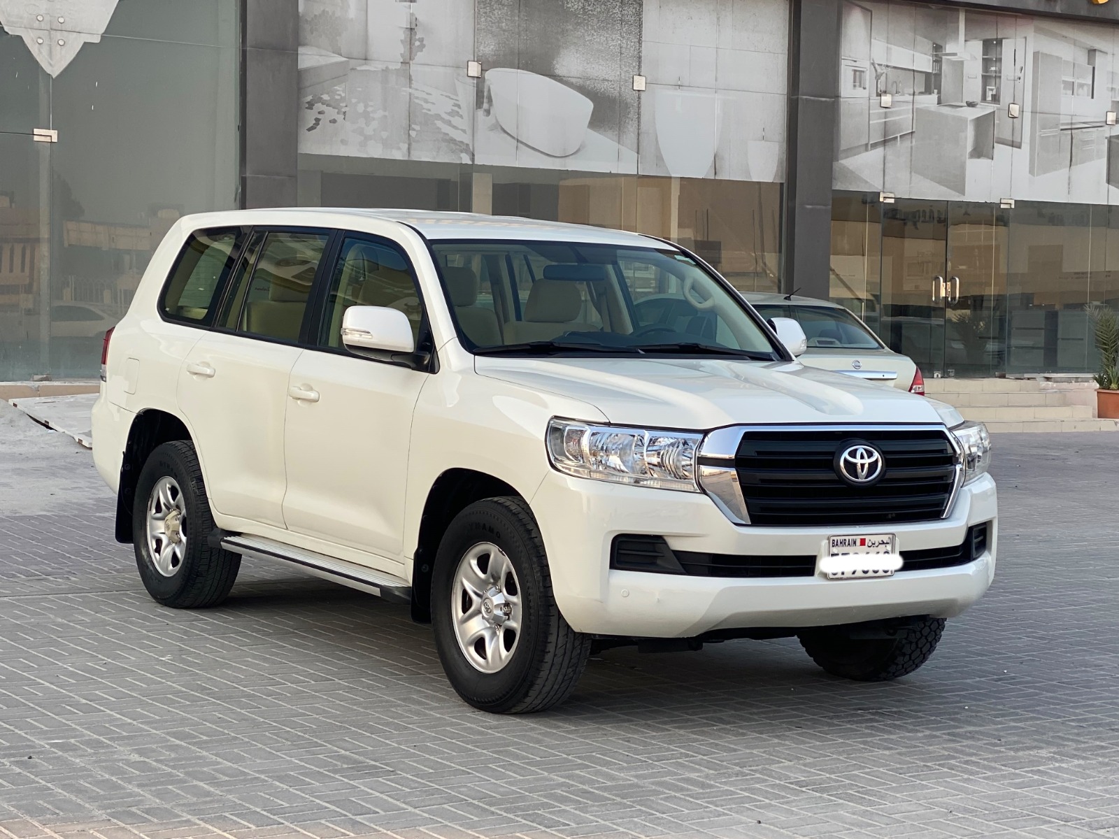 Toyota Land Cruiser G 2016 (White)