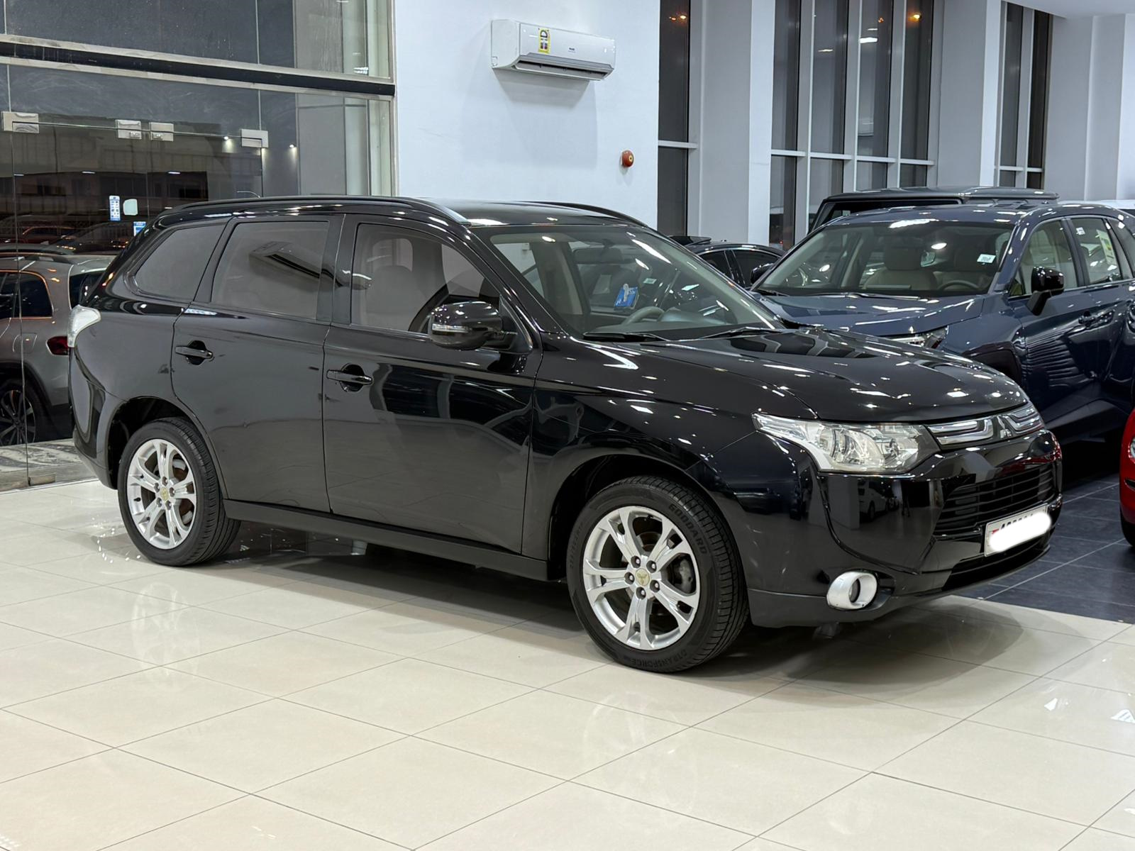 Mitsubishi Outlander 2014 (Black)