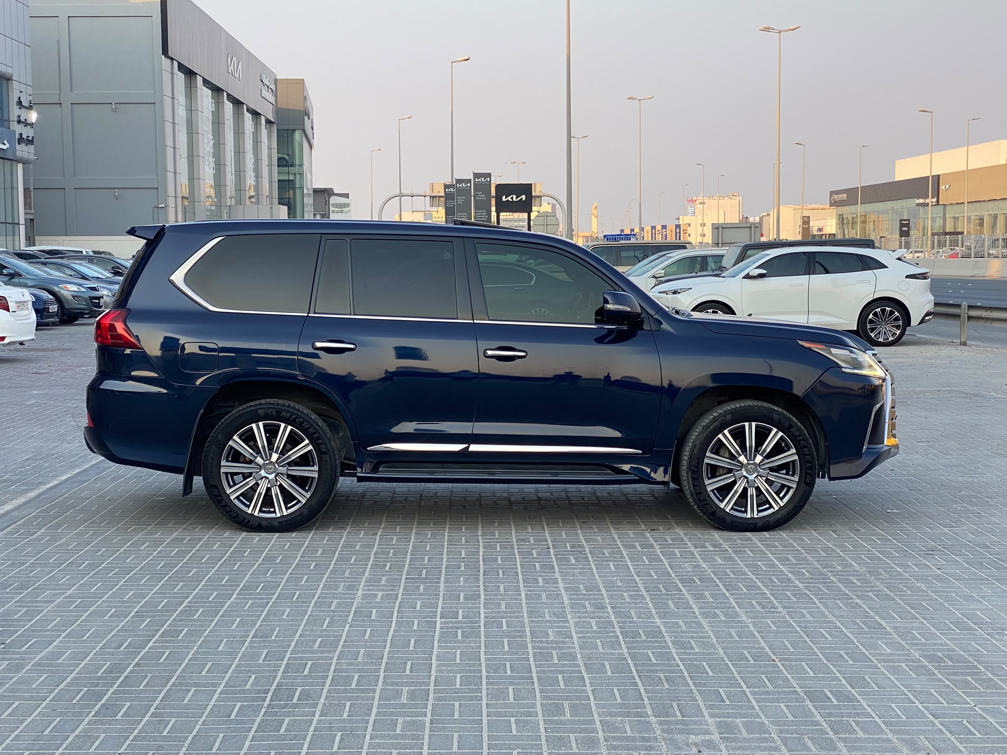 Lexus LX-570 2016 (Blue)