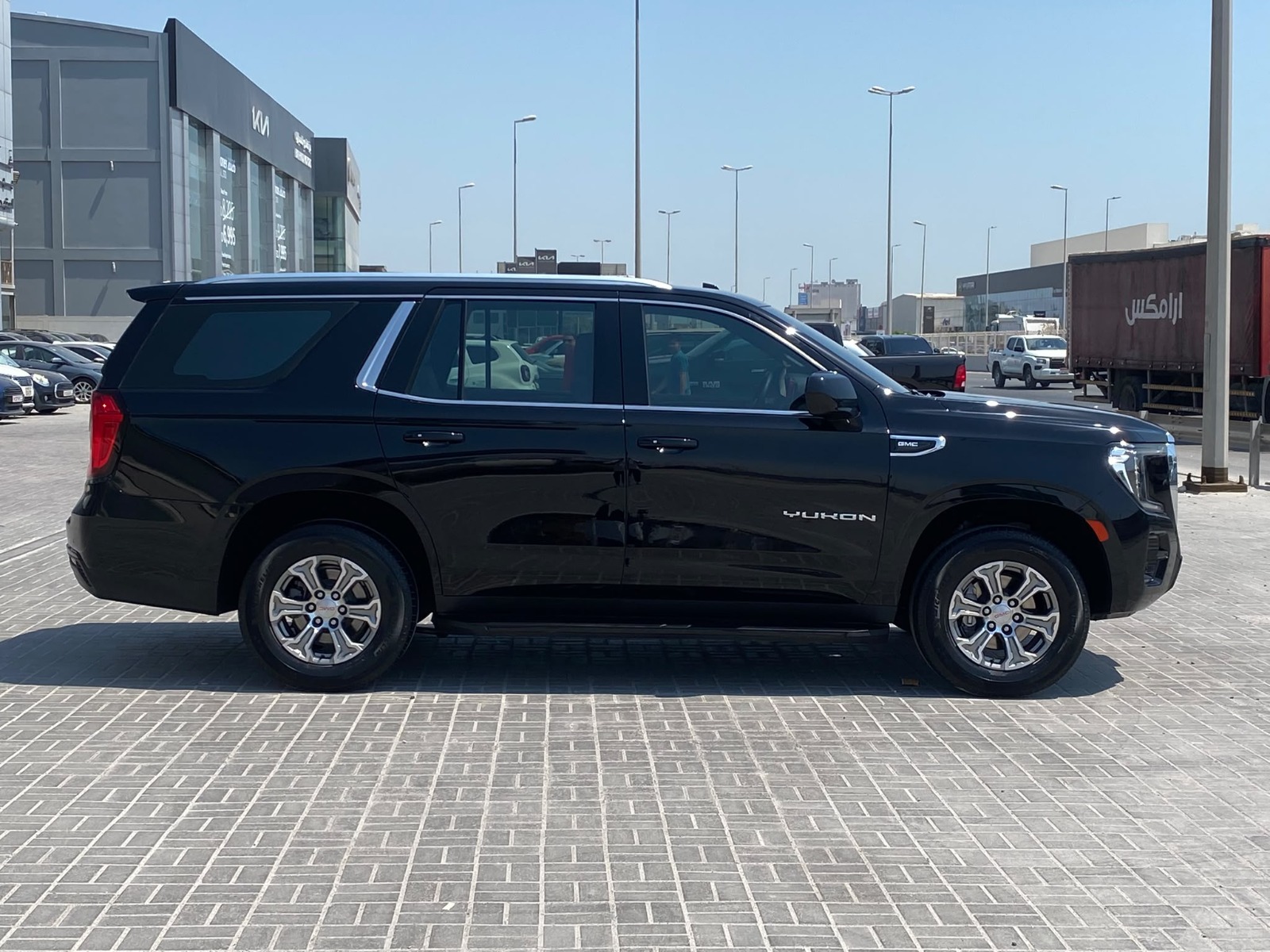 GMC Yukon SLE 2023 (Black)
