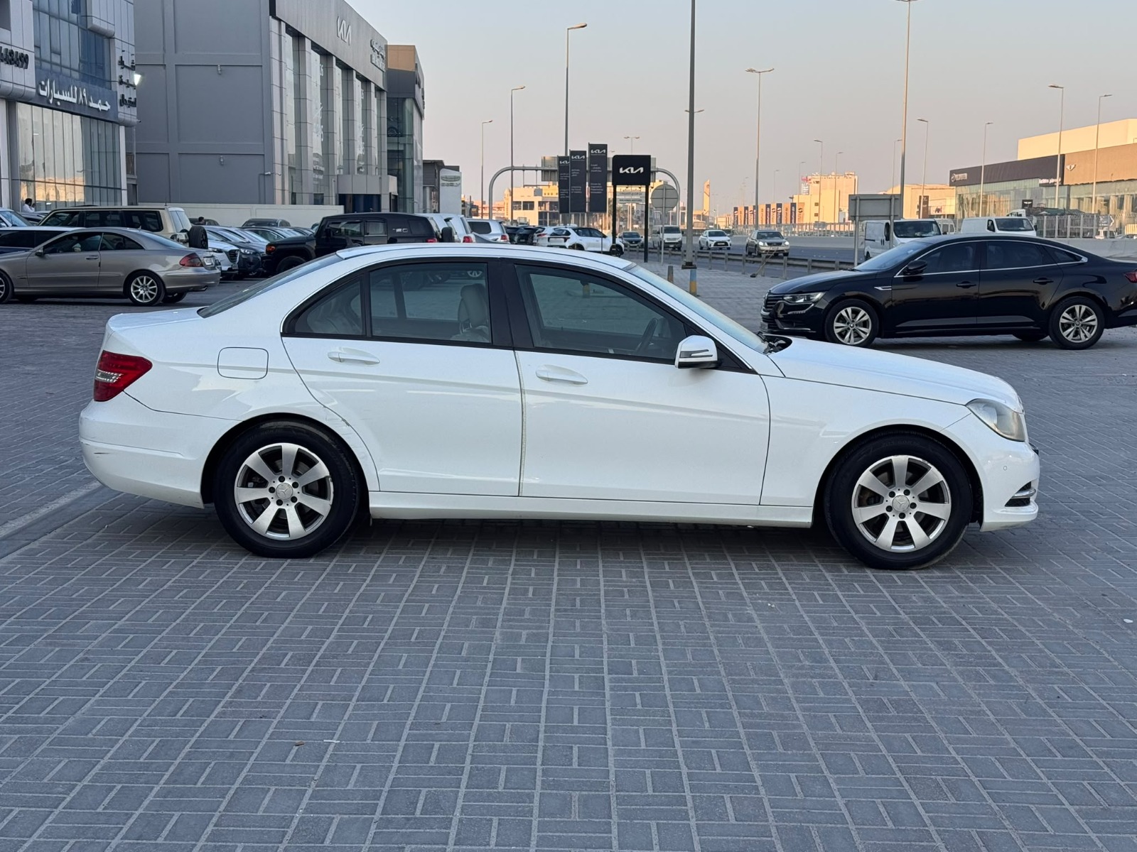 Mercedes Benz C-180 / 2014 (White)