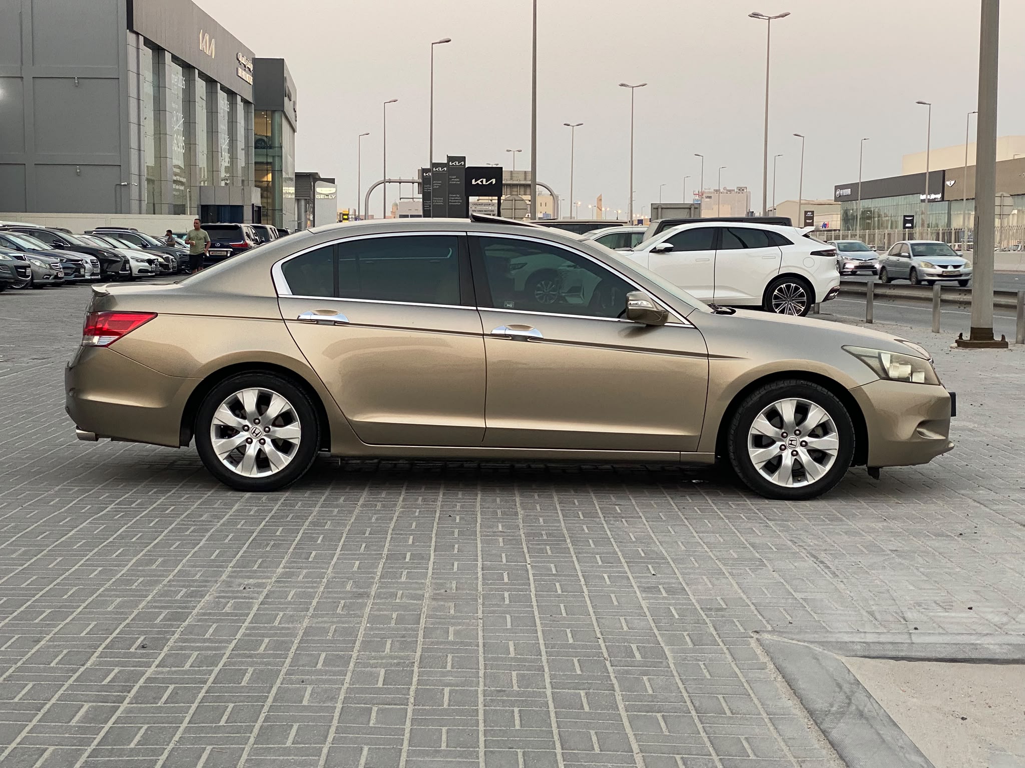 Honda Accord 2009 (Gold)
