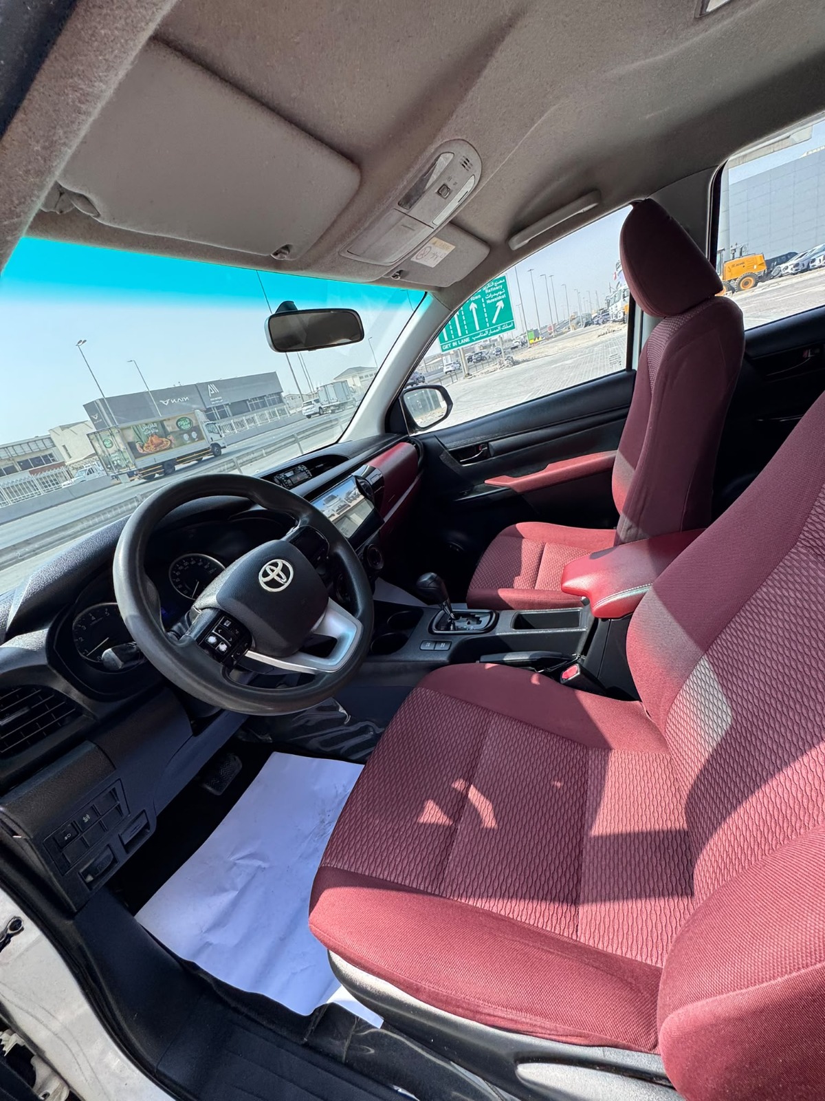 Toyota Hilux 2017 (White)