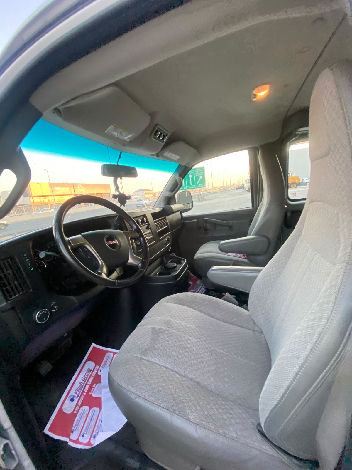 GMC Savana 2018 (White)