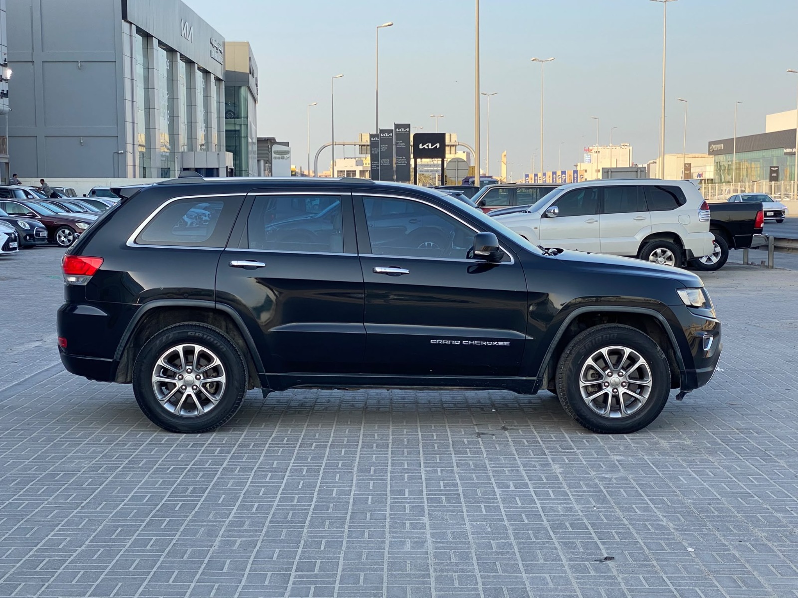 Jeep Grand Cherokee LTD 2015 (Black)