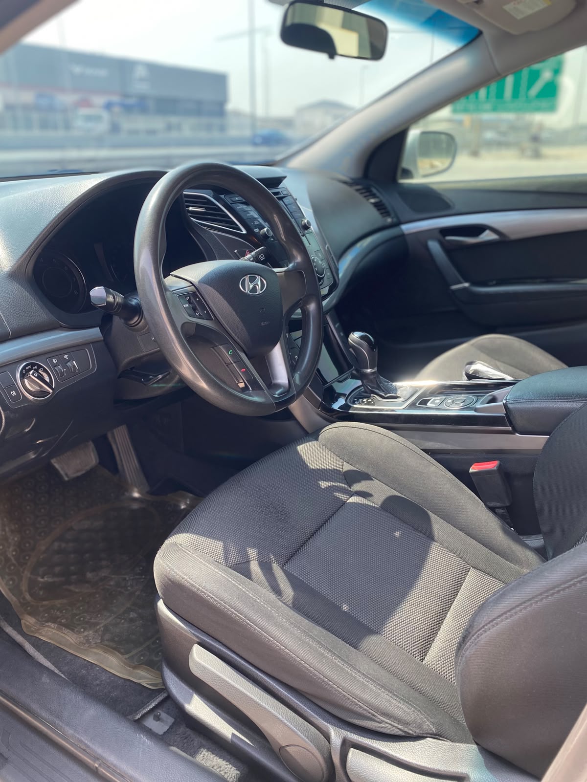 Hyundai i-40 / 2018 (White)