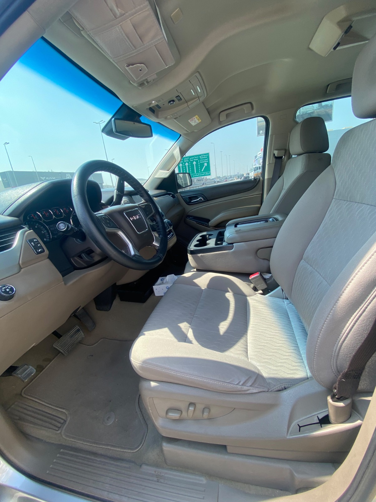 GMC Yukon 2018 (Silver)