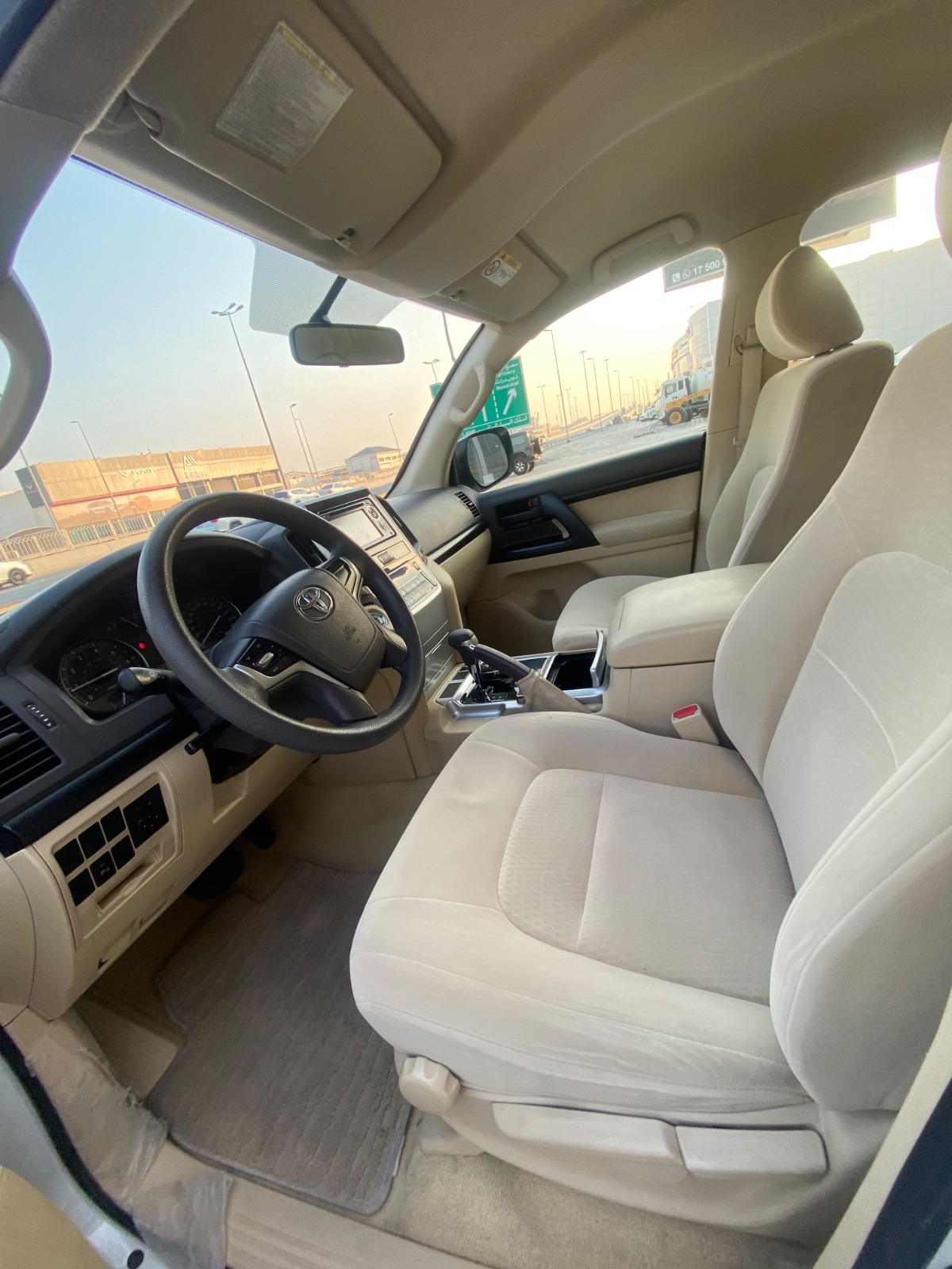 Toyota Land Cruiser G 2016 (White)