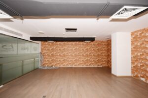Showroom for rent 365 sq.m with mezzanine floor