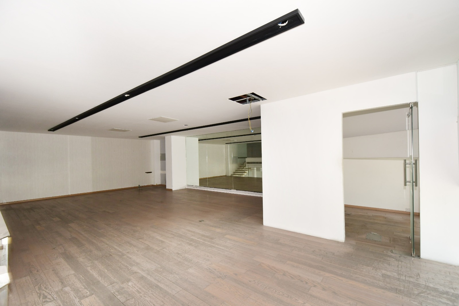 Showroom for rent 365 sq.m