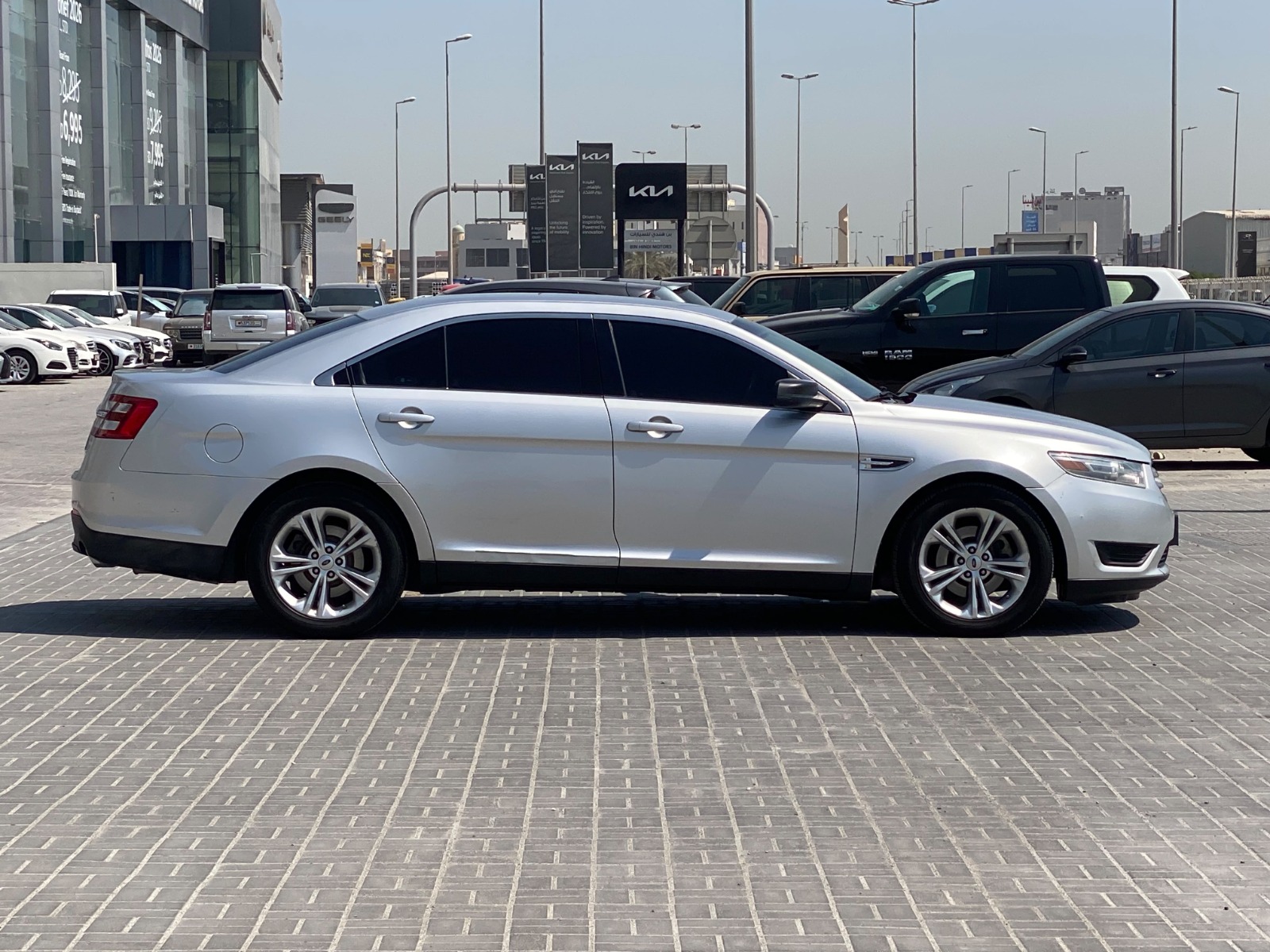 Ford Taurus 2014 (Silver)