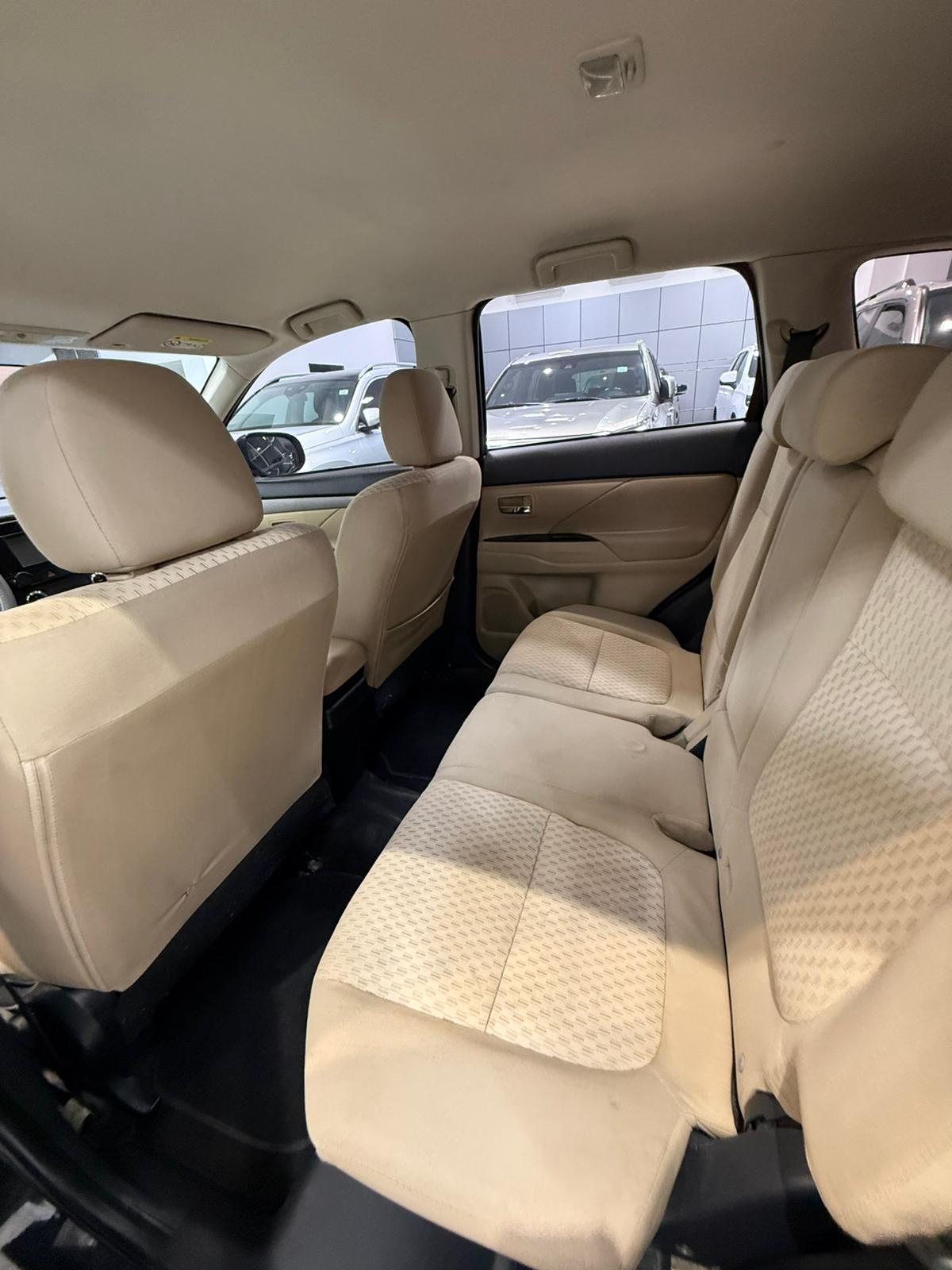 Mitsubishi Outlander 2014 (Black)