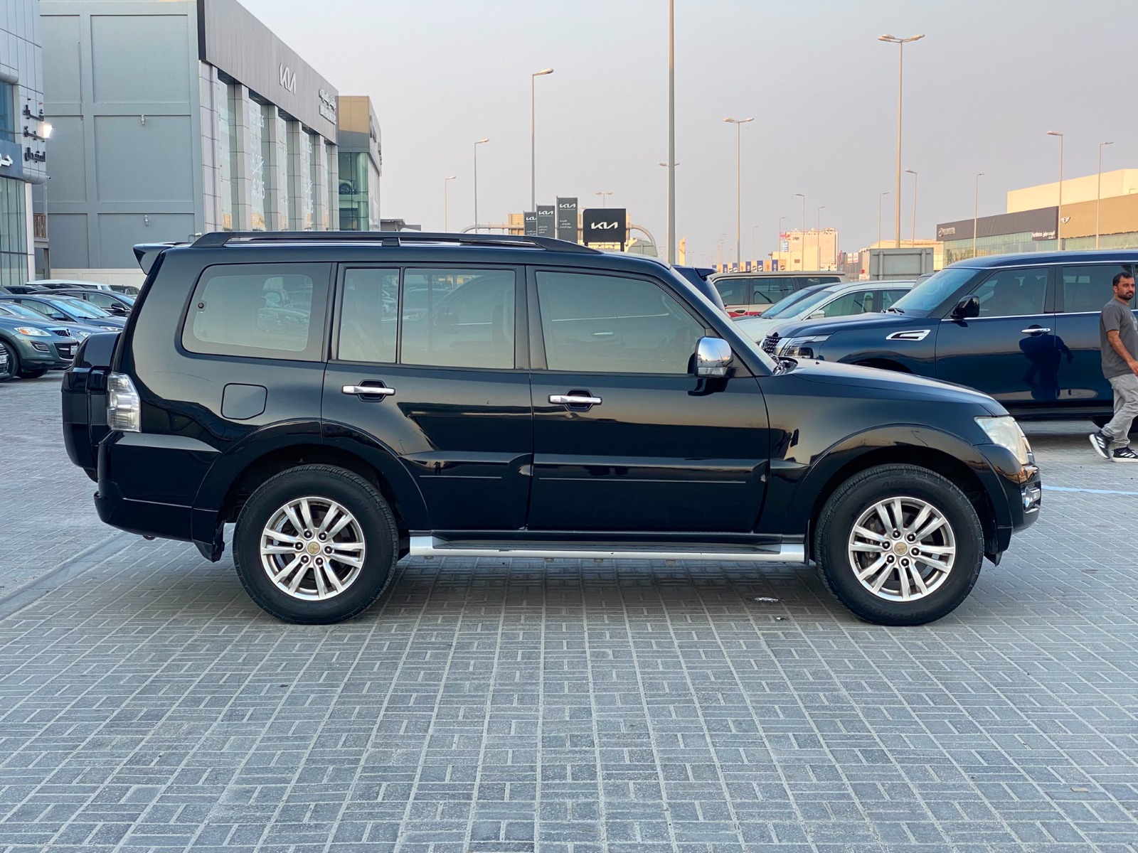 Mitsubishi Pajero GLS 2015 (Black)