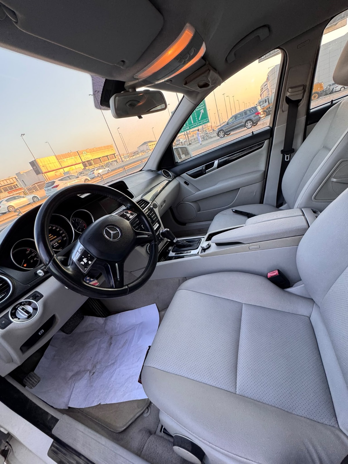 Mercedes Benz C-180 / 2014 (White)