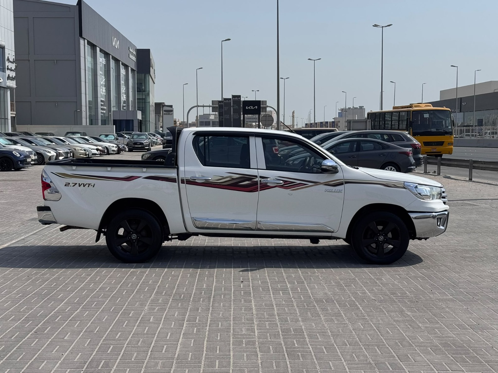 Toyota Hilux 2017 (White)
