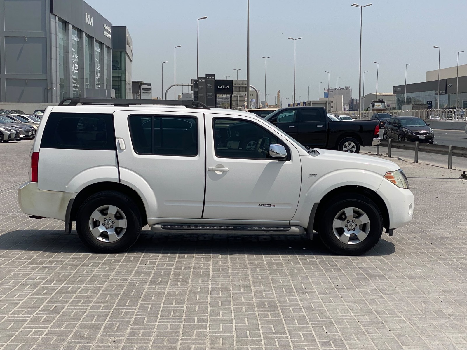 Nissan Pathfinder 2008 (White)