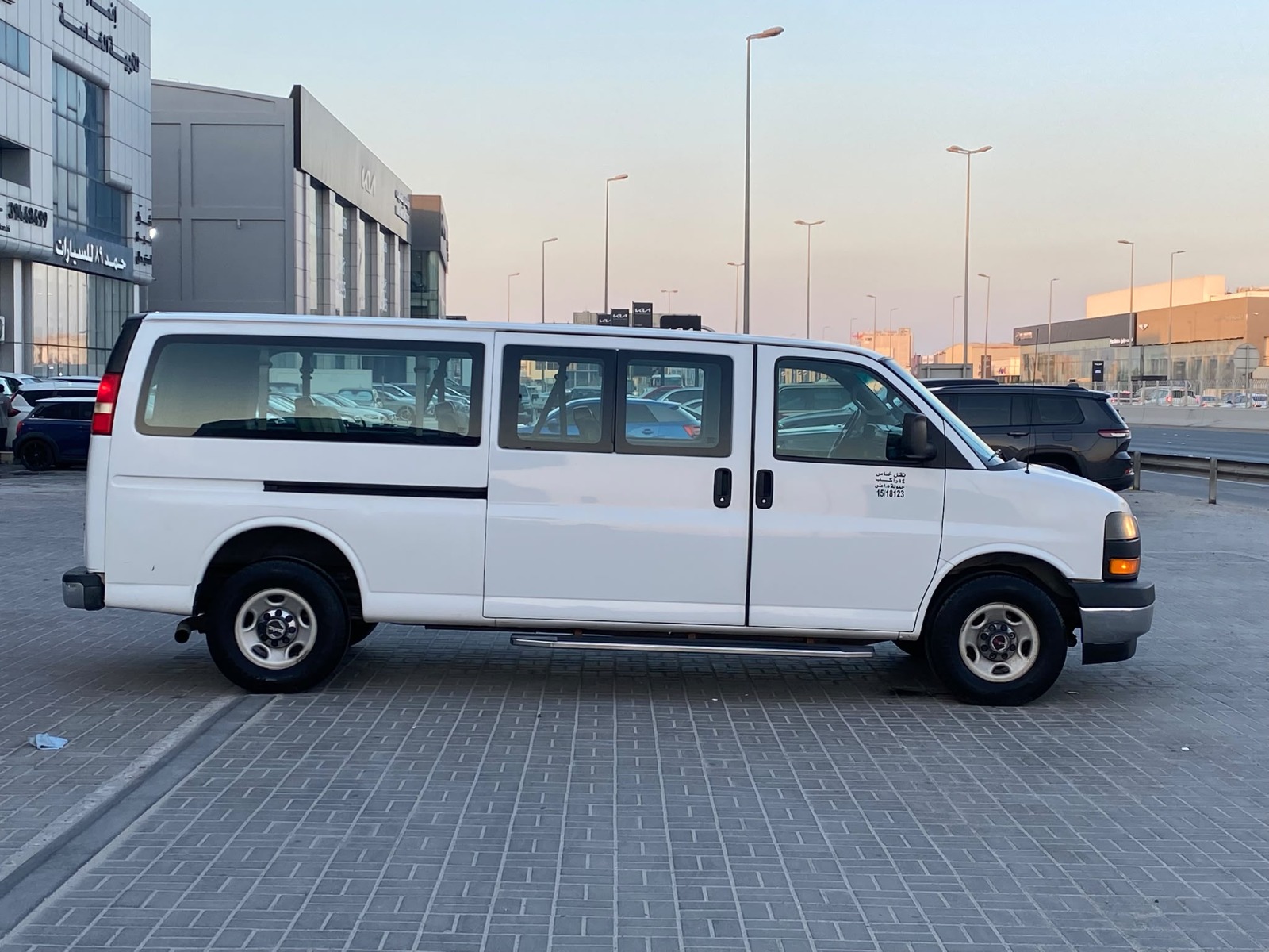 GMC Savana 2018 (White)