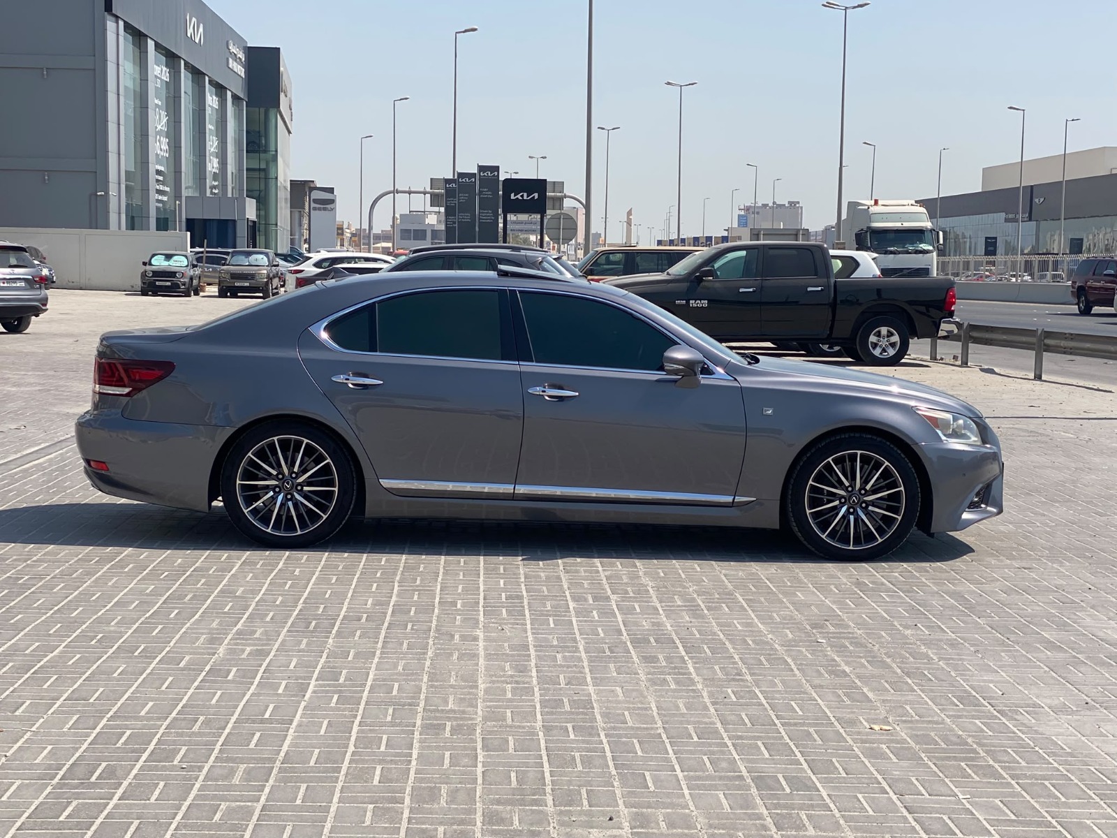 Lexus LS-460 / 2013 (Grey)