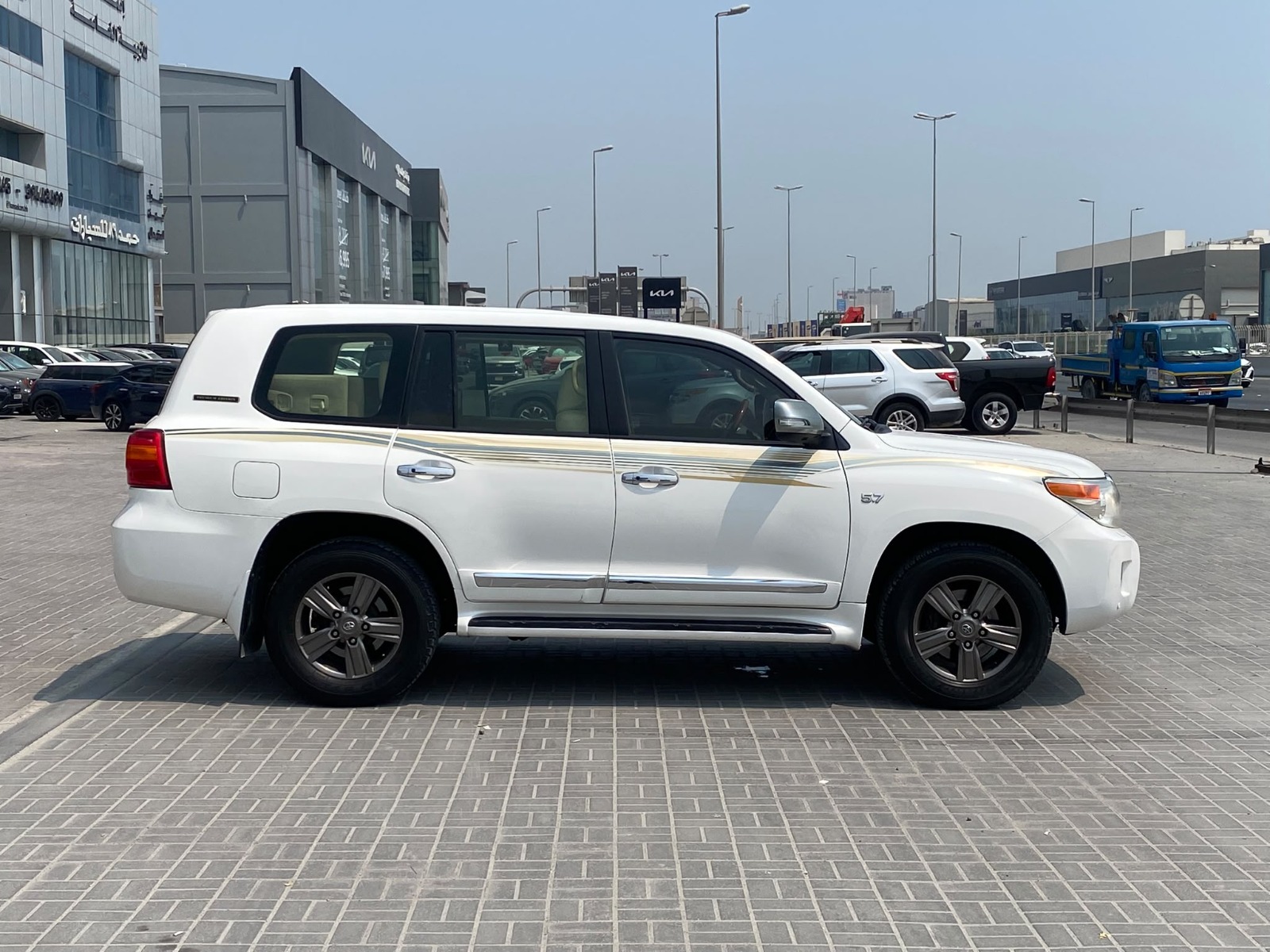 Toyota Land Cruiser VX-R 2014 (White)