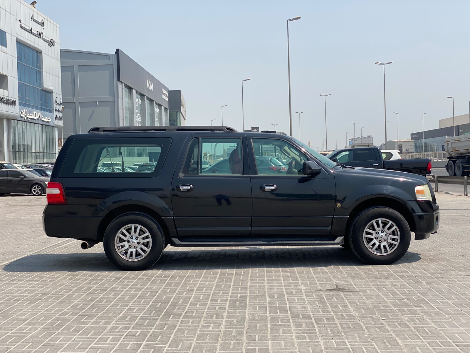 Ford Expedition 2012 (Black)