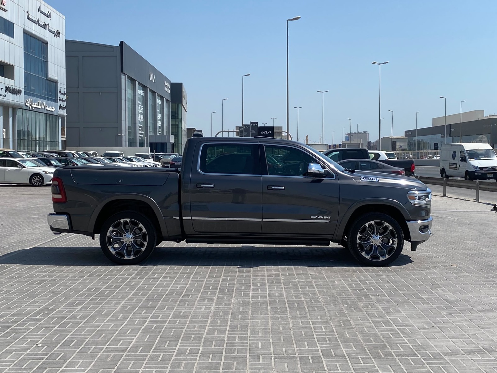 Chevrolet Silverado LT 2020 (Black)