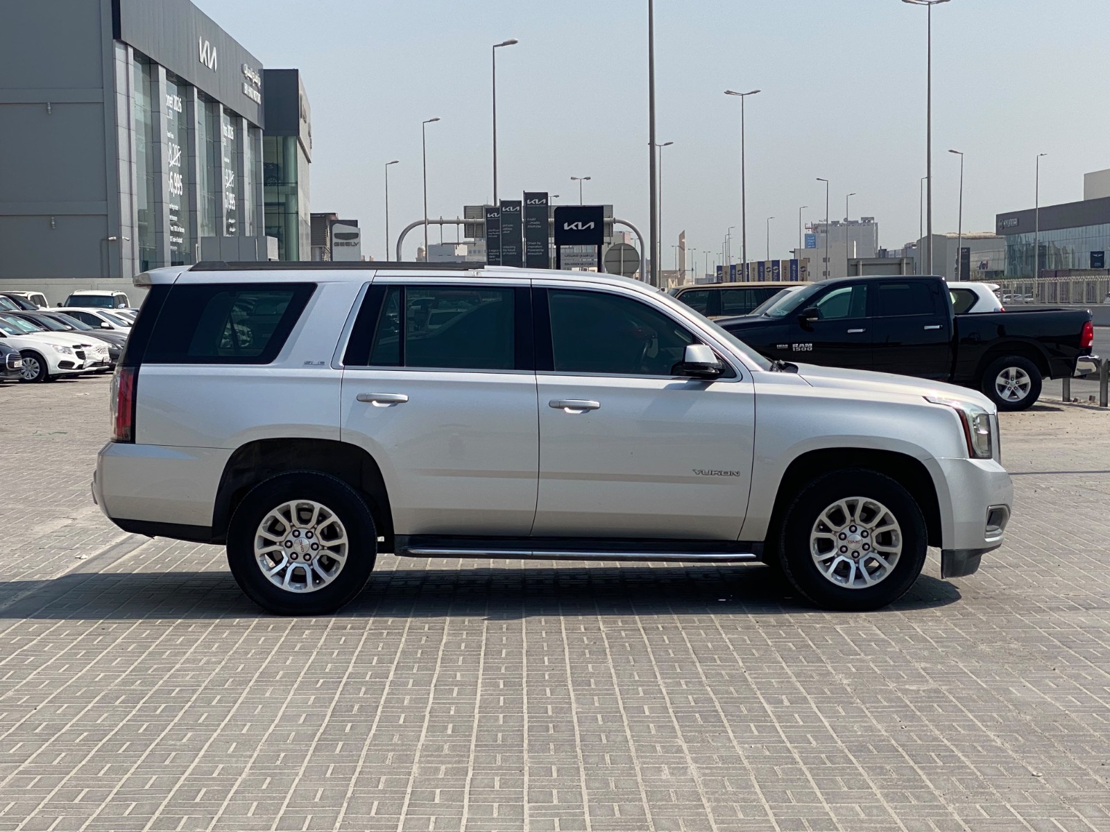 GMC Yukon 2018 (Silver)