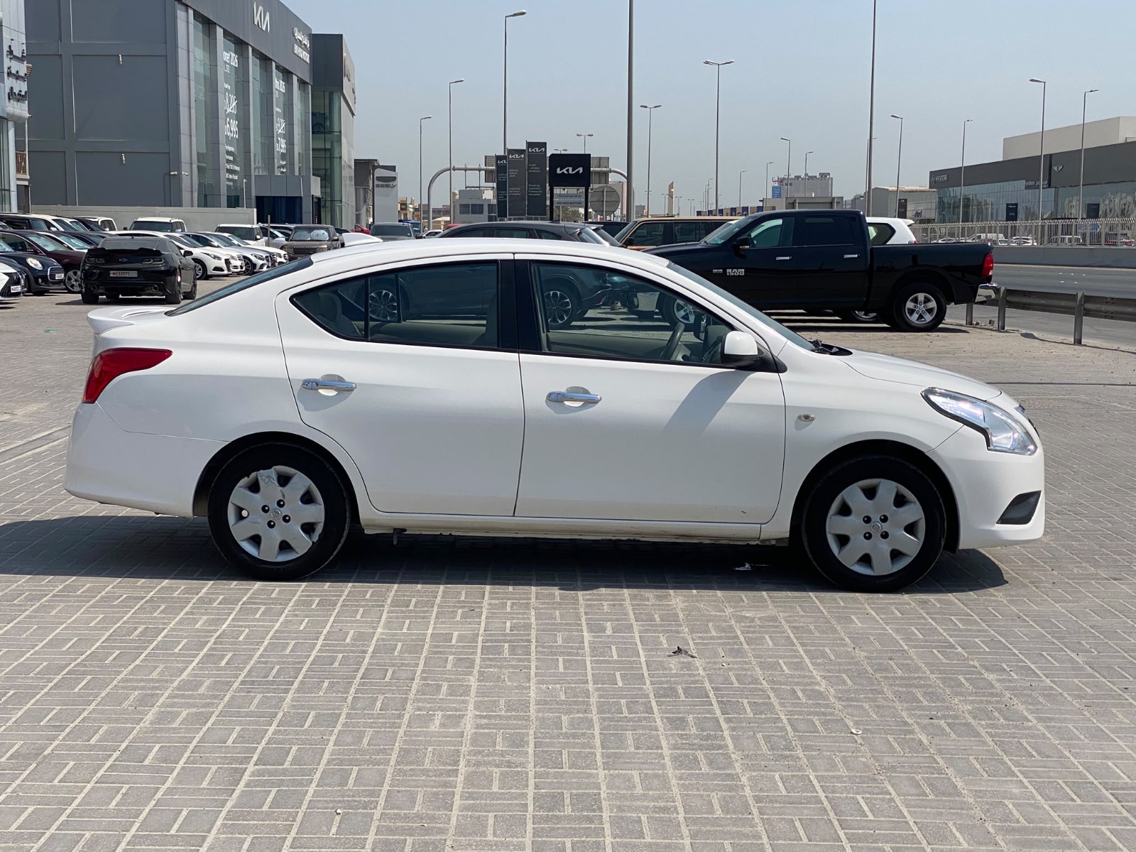 Nissan Sunny 2024 (White)