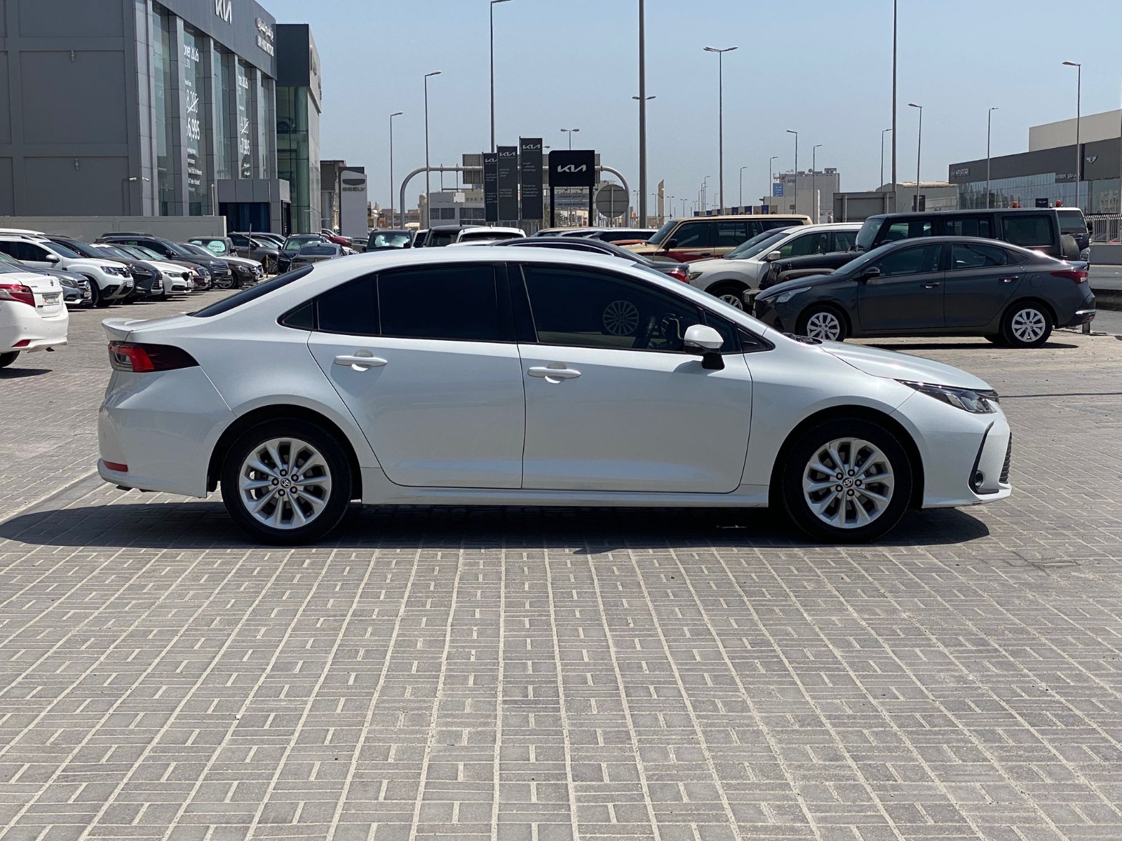 Toyota Corolla XLI 2023 (أبيض)