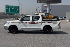 Toyota Hilux 2017 (White)