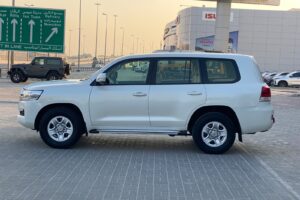 Toyota Land Cruiser G 2016 (White)